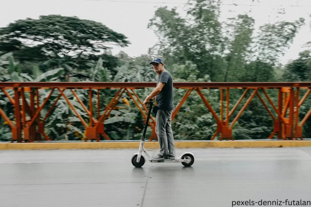 Maximizing-Your-E-Scooter-Adventure_-Essential-Tips